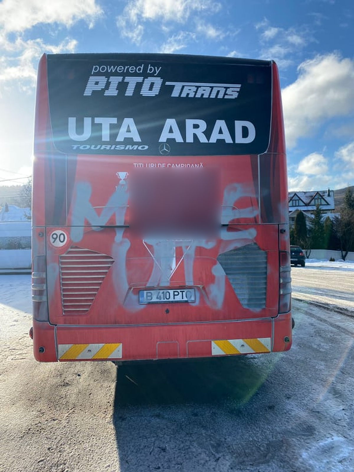 Autocarul celor de la UTA, vandalizat la Cluj, înaintea meciului cu CFR » Prima reacție din tabăra arădenilor: „Nu îi putem învinovăți”