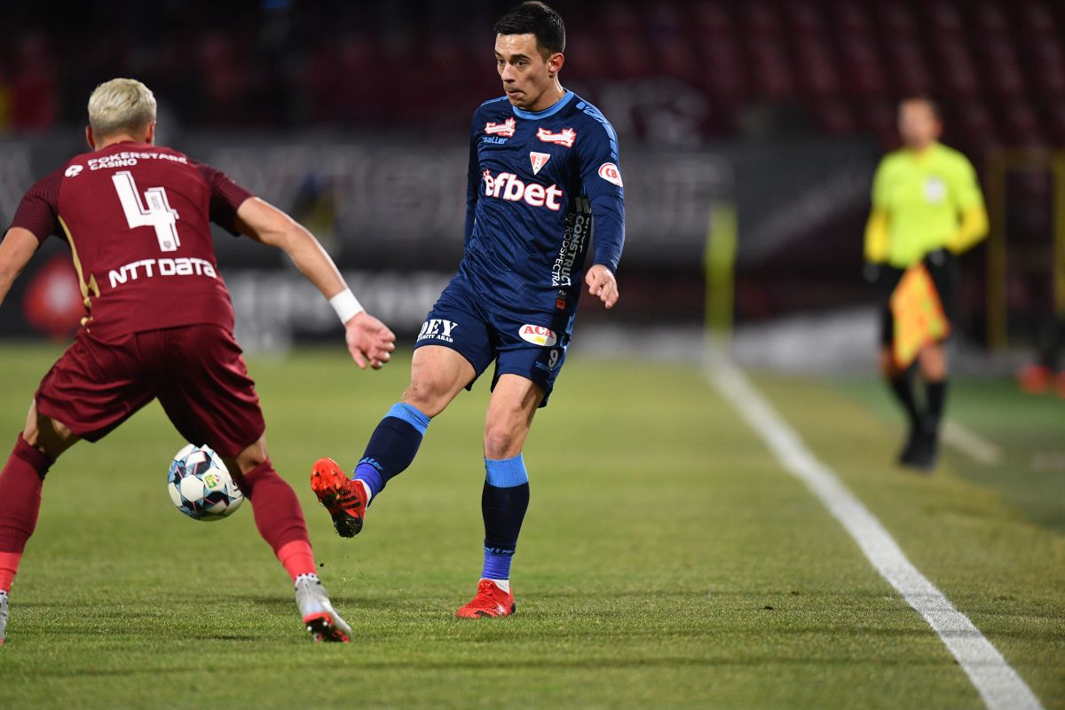 CFR Cluj a cerut penalty în începutul reprizei secunde » Sorin Costreie a lăsat jocul să curgă