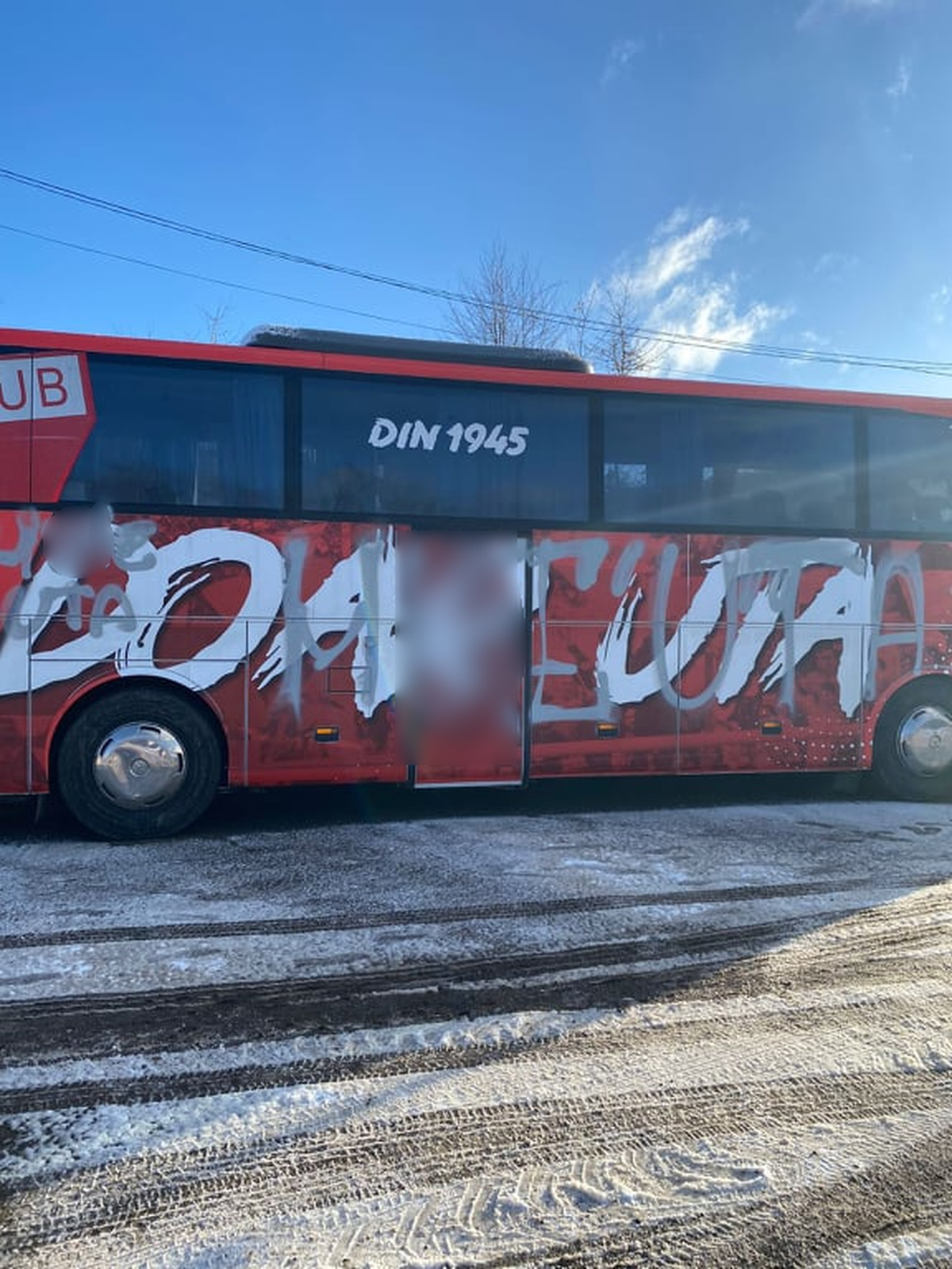 Autocarul celor de la UTA a fost vandalizat la Cluj