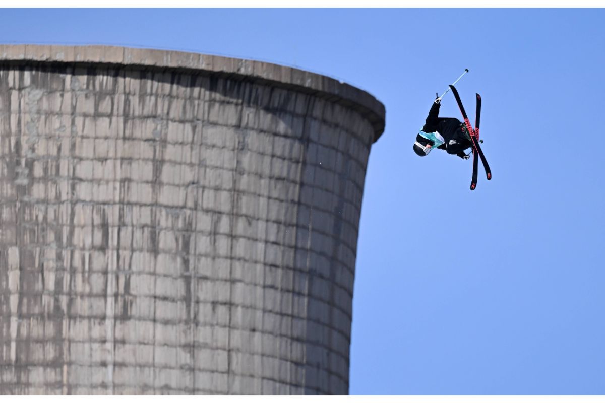 „Sincer, ce căutăm noi aici?” » Pârtie de schi în combinatul siderurgic: imaginile de la Beijing care au făcut înconjurul internetului