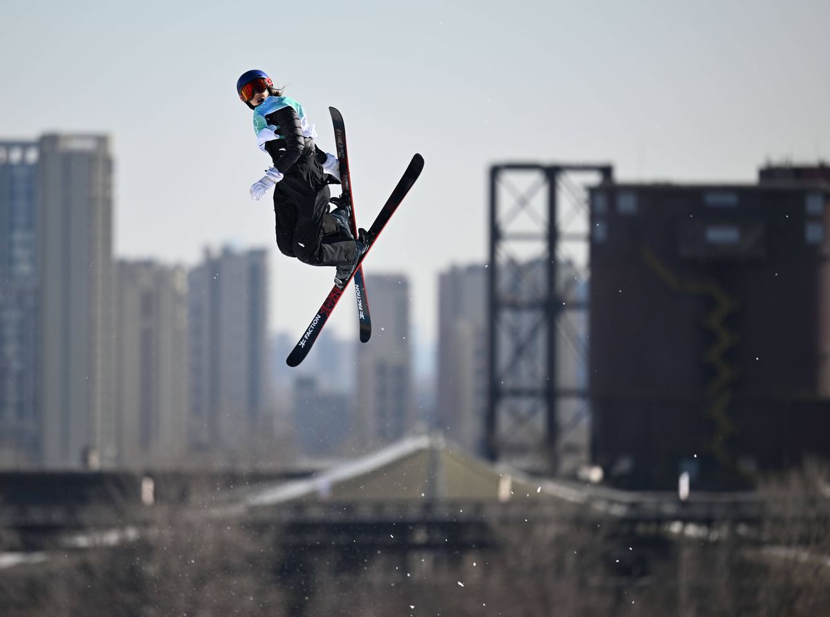 „Sincer, ce căutăm noi aici?” » Pârtie de schi în combinatul siderurgic: imaginile de la Beijing care au făcut înconjurul internetului