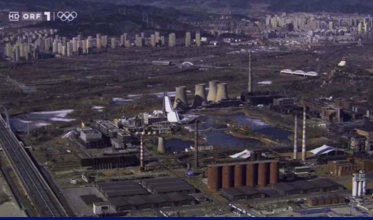 „Sincer, ce căutăm noi aici?” » Pârtie de schi în combinatul siderurgic: imaginile de la Beijing care au făcut înconjurul internetului