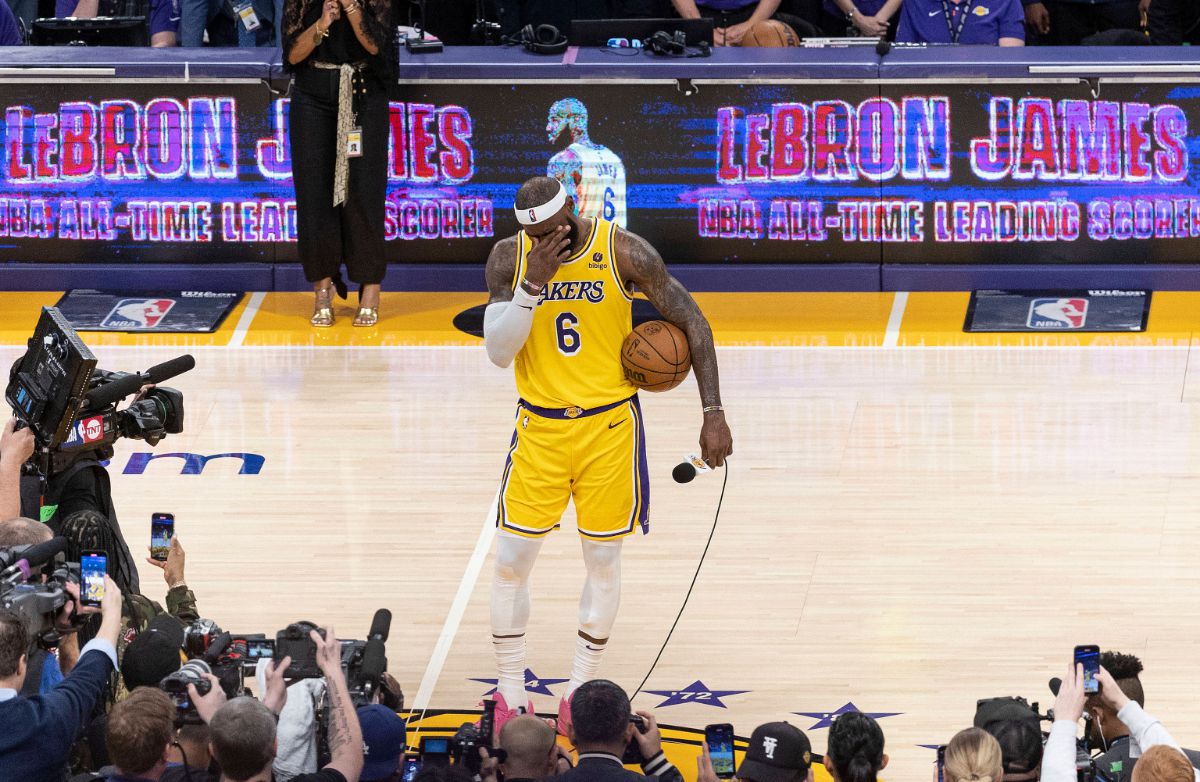 LeBron James e Regele NBA: cel mai bun marcator din istorie!