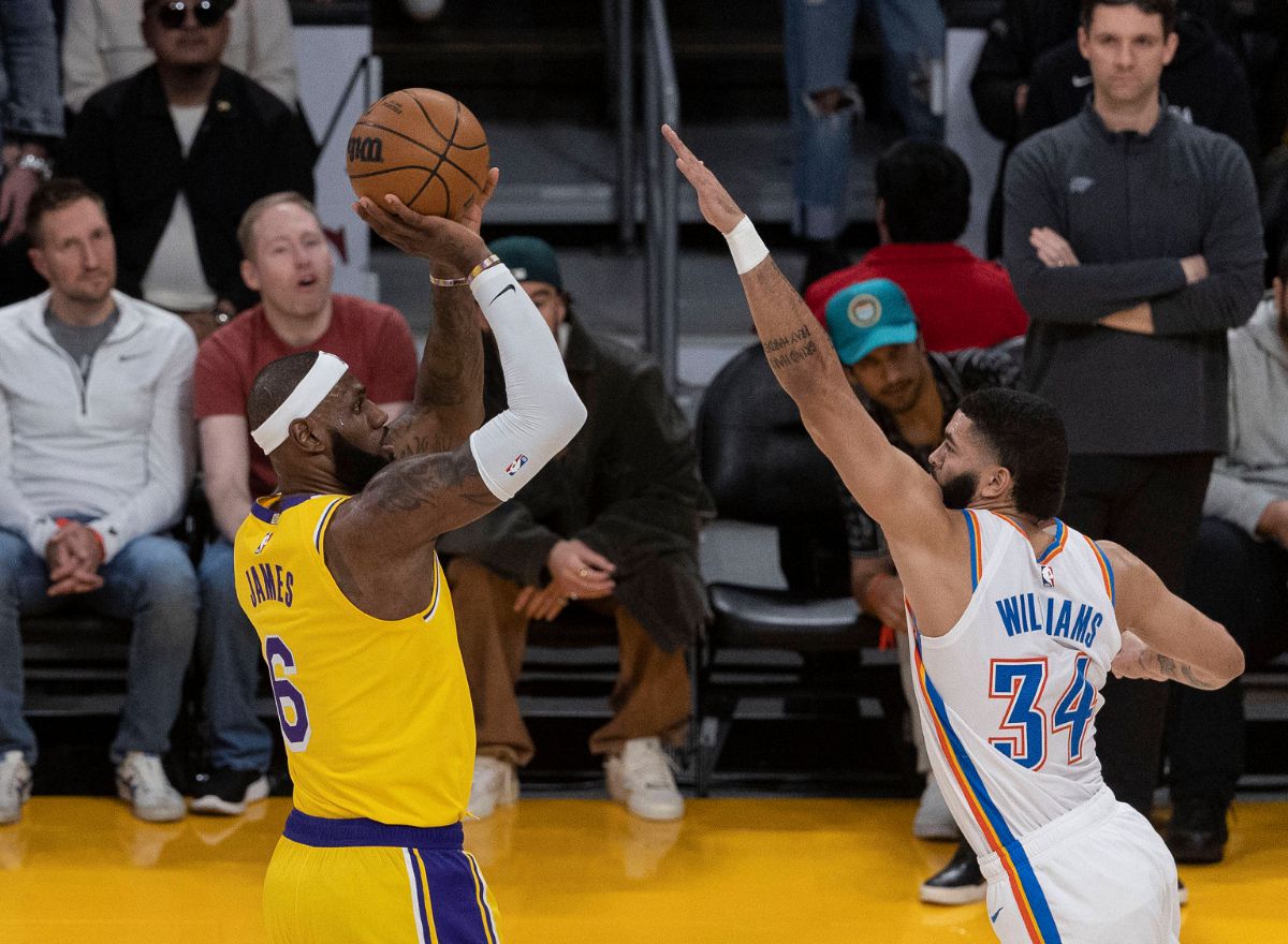 LeBron James e Regele NBA: cel mai bun marcator din istorie!