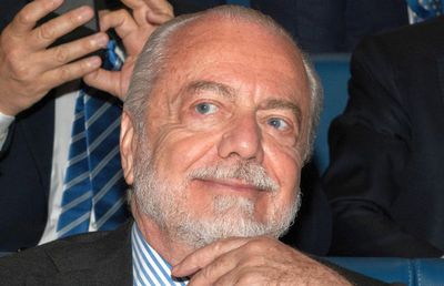 Președintele lui Napoli revoluționează fotbalul » Meciuri fără pauză, întreruperi de 2 minute la fiecare 10 și eliminări temporare în loc de cartonașe!