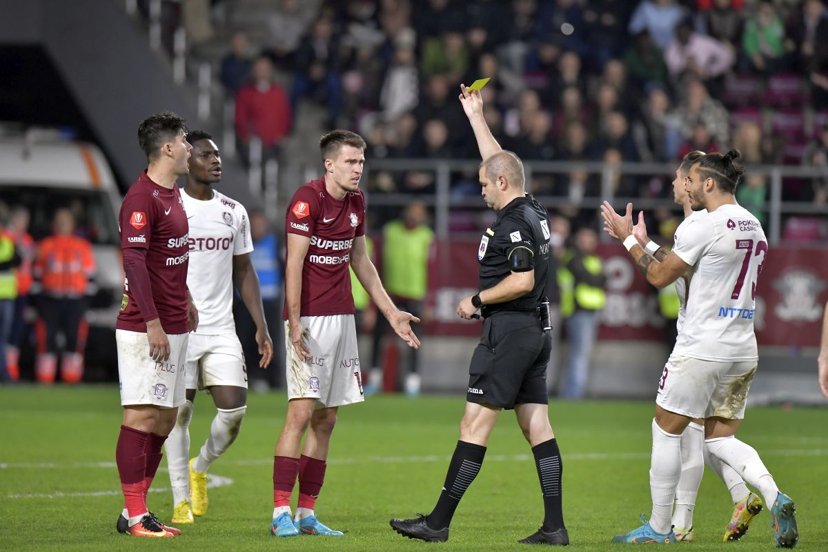 Brigada de arbitri care conduce ”U” Cluj - FC Hermannstadt