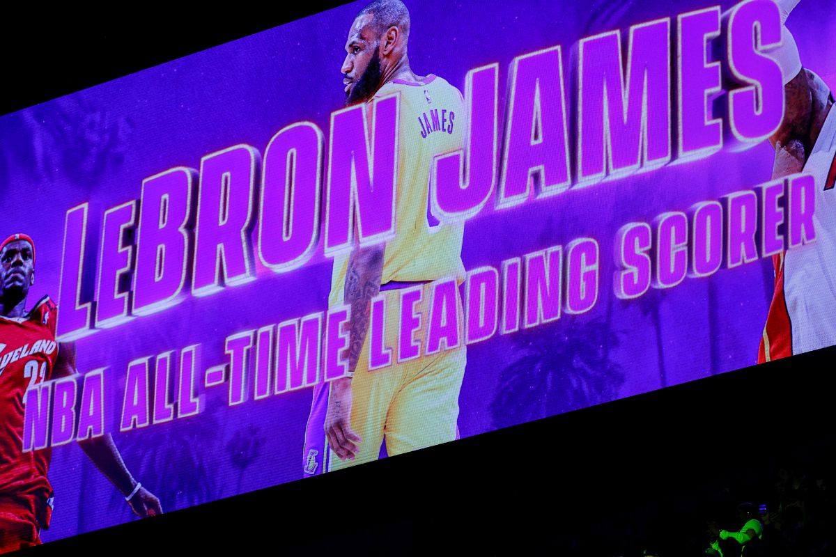 LeBron James e Regele NBA: cel mai bun marcator din istorie!