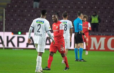Trăiește Christian Atsu? Antrenorul lui Hatayspor șochează: „Nu e în spital! Nu v-aș spune dacă ar fi?”