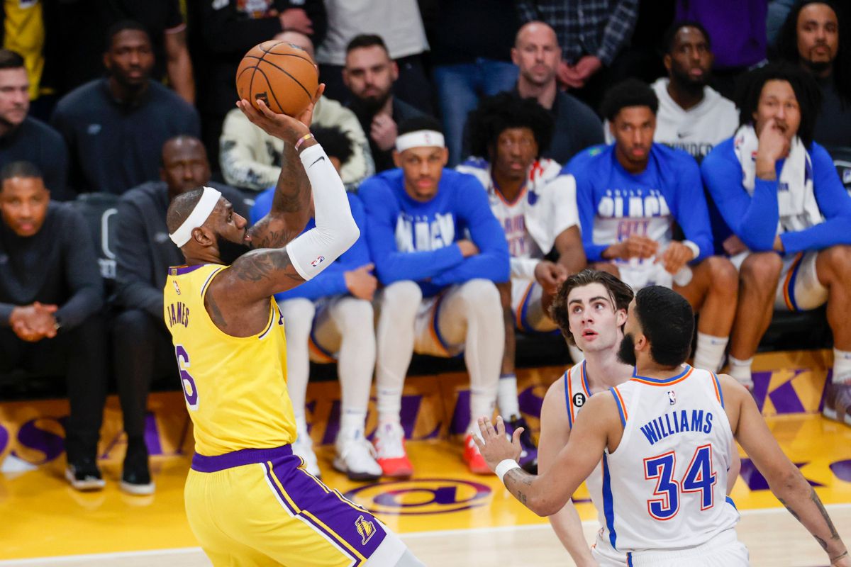 LeBron James e Regele NBA: cel mai bun marcator din istorie!