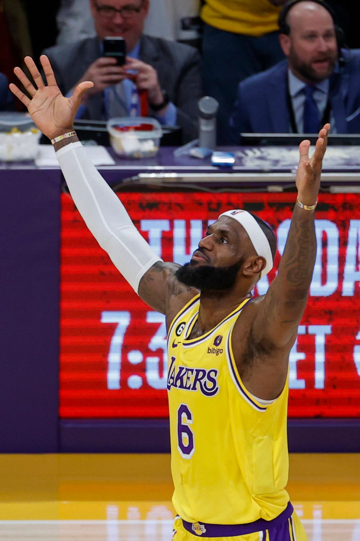 LeBron James e Regele NBA: cel mai bun marcator din istorie!
