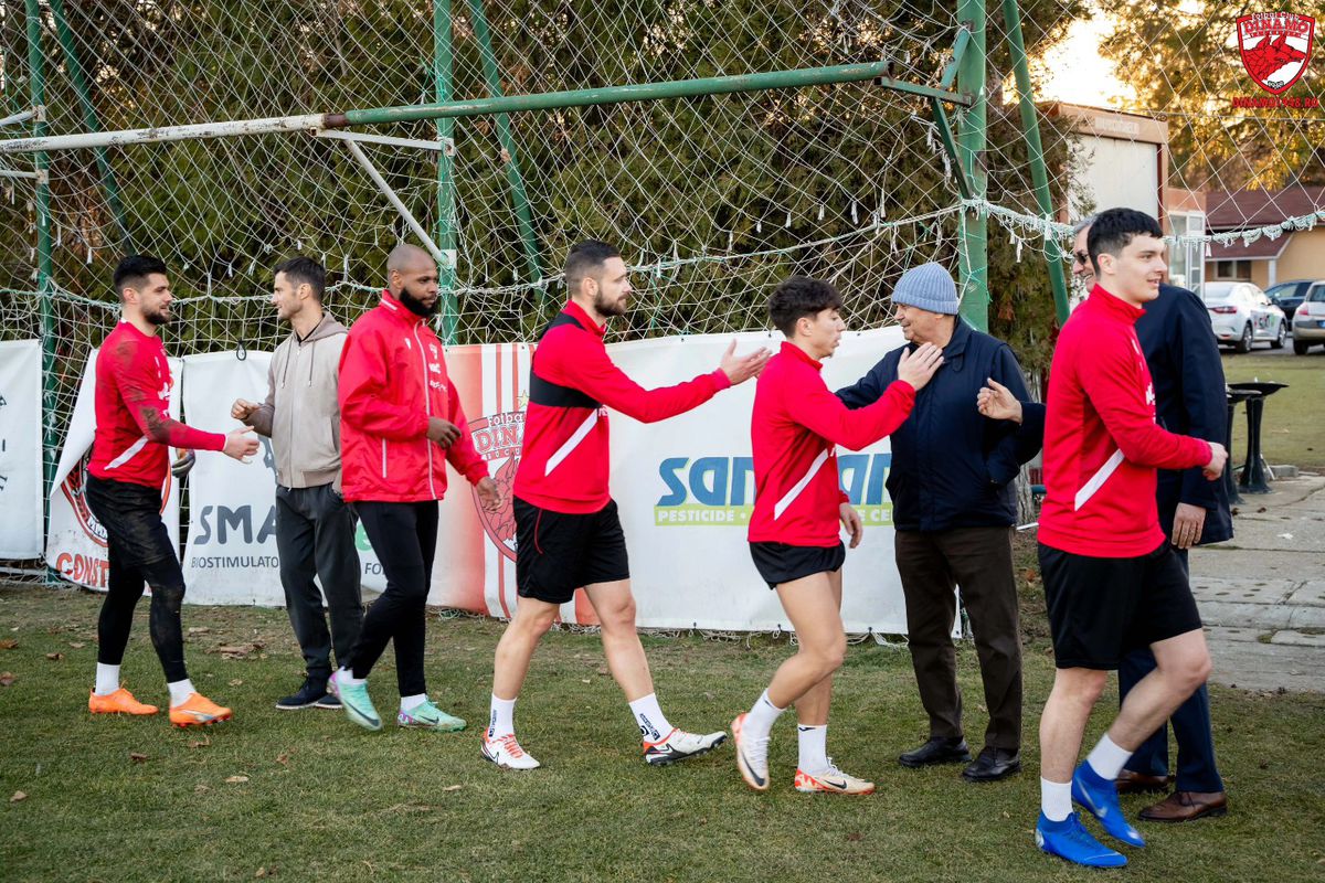 Tot mai aproape » Primele imagini cu Mircea Lucescu la antrenamentul lui Dinamo