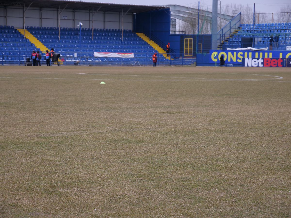 4 scene deplorabile înainte de Slobozia - Craiova » Anghel Iordănescu, băgat la „congelator”