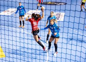 Gloria Bistrița, învinsă clar în Liga Campionilor de handbal feminin + Clasamentul grupei