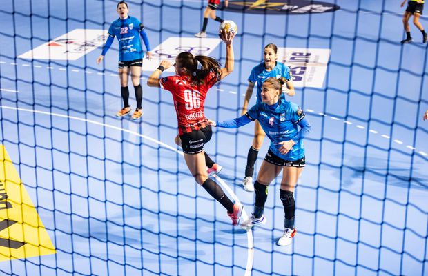 Gloria Bistrița, învinsă clar în Liga Campionilor de handbal feminin + Clasamentul grupei