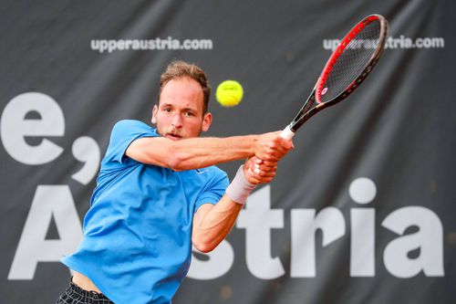 Dragoș Nicolae Mădăraș s-a născut la Deva