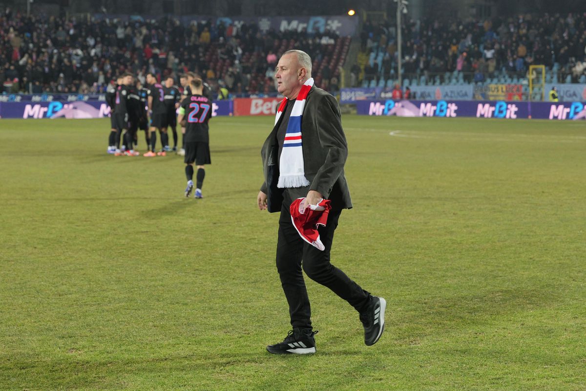 Viorel Ion își scoate pălăria în fața a doi jucători de la FCSB: „Nu se gândește la ziua de mâine! În momentul acesta este aranjat”