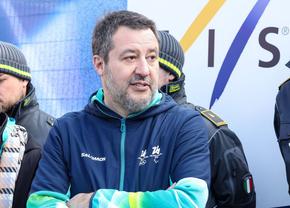 Cine este personajul politic enigmatic care vrea să folosească Olimpiada de la Milano: a apărut cu tricouri cu Vladimir Putin