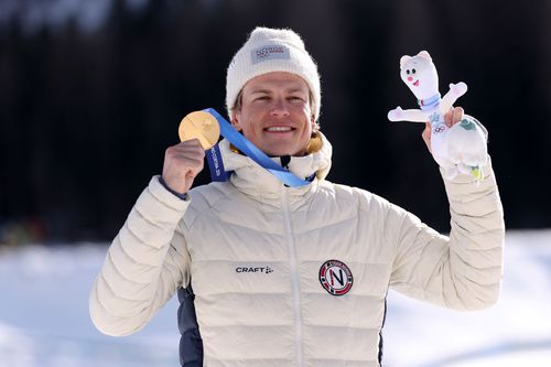 Johannes Klaebo și prima sa medalie olimpică de aur de la JO 2026 Foto: Guliver/GettyImages