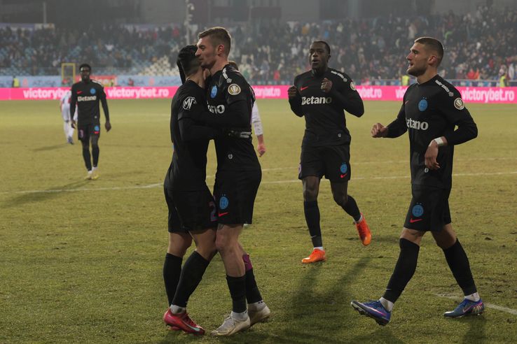 Vali Crețu, Florin Tănase, Dawa, Bîrligea, în Oțelul - FCSB. Foto: Andrei Furnigă (GSP)