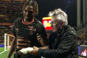 Jucătorul cumpărat de Liverpool în această iarnă a suferit o accidentare gravă la umăr