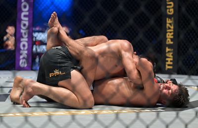 Usman Nurmagomedov și-a apărat titlul la categoria ușoară cu o lovitură neobișnuită