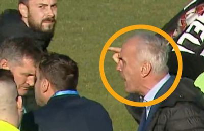 CLINCENI - VIITORUL 2-3 // VIDEO Scene reprobabile la Clinceni! Primarul și băieții lui au intrat pe teren ca să bruscheze arbitrii: „Plecați tranșați de aici!”