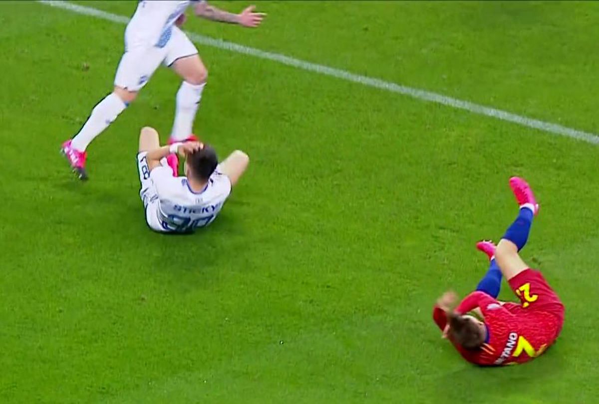 FCSB - CRAIOVA // FOTO Ciocnire groaznică, după două minute de la start: Darius Olaru, dus cu ambulanța la spital!