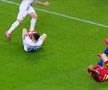 FCSB - CRAIOVA // FOTO Ciocnire groaznică, după două minute de la start: Darius Olaru, dus cu ambulanța la spital!