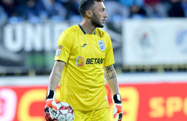 FCSB - CRAIOVA // VIDEO EXCLUSIV Mirko Pigliacelli, criticat dur la pauză: „Fă-ți treaba de portar!”