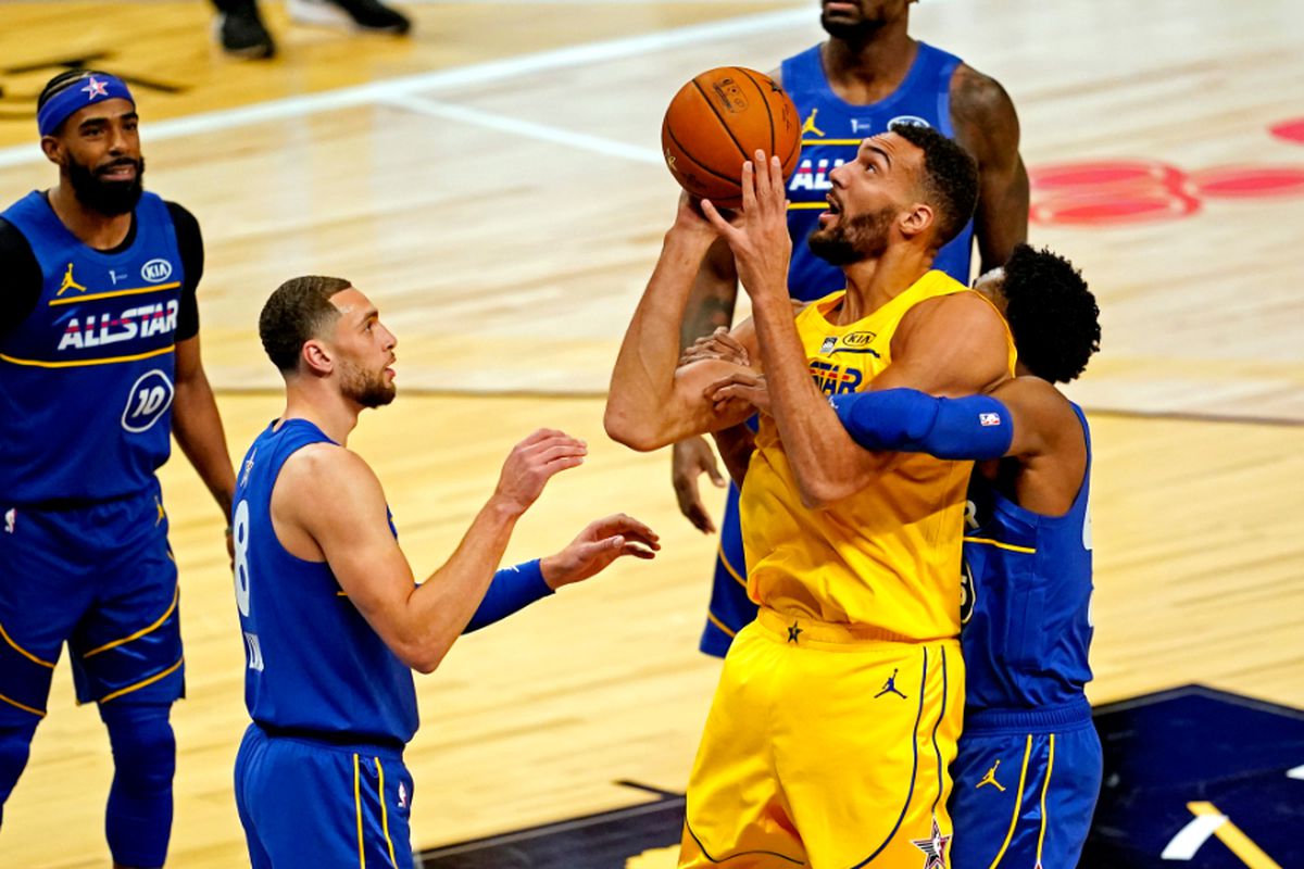 VIDEO+FOTO Spectacol total în NBA All-Star Game » Cine a fost MVP și ce premii s-au oferit