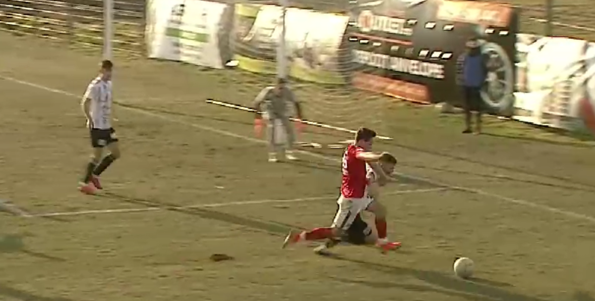 FOTO » Penalty de județeană în Liga 2! Decizia de neînțeles a arbitrului a decis jocul