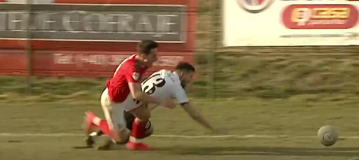 FOTO » Penalty de județeană în Liga 2! Decizia de neînțeles a arbitrului a decis jocul