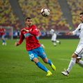 Romario Benzar, în duel cu Bogdan Bucurică
(foto: Raed Krishan/GSP)