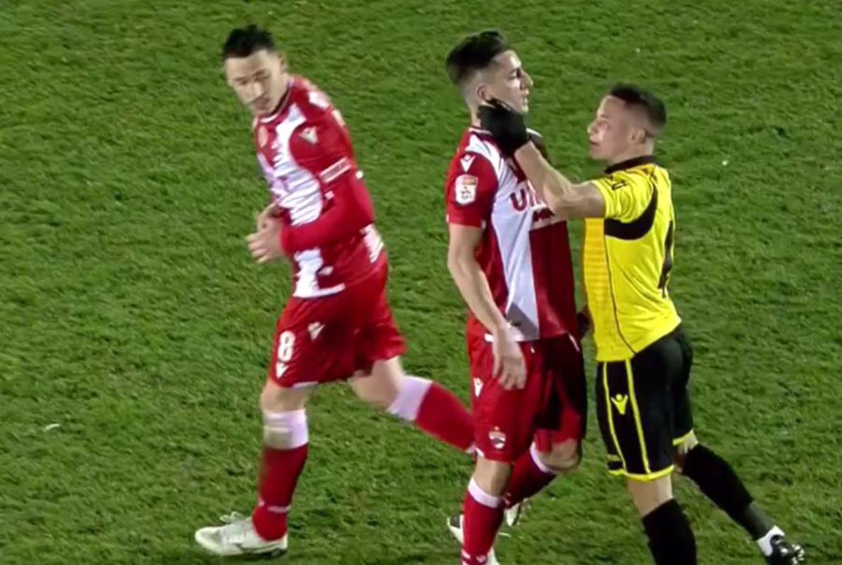 Moment violent! L-a luat de gât pe teren și a văzut „ROȘU” direct