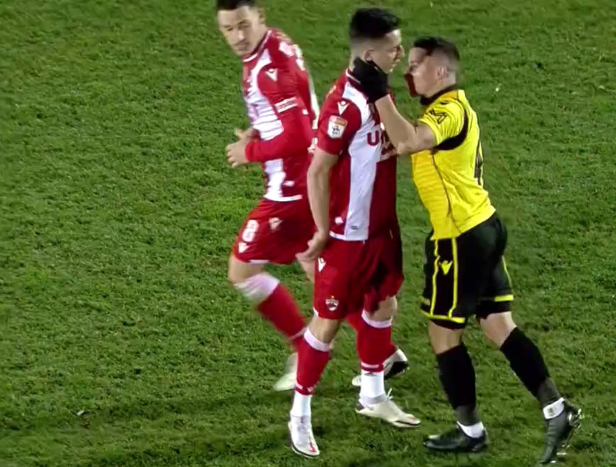 Moment violent! L-a luat de gât pe teren și a văzut „ROȘU” direct