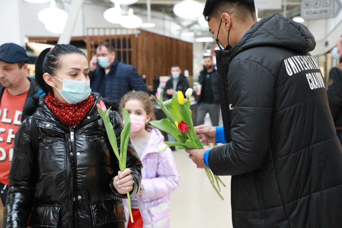 Fotbaliștii Universității Craiova, gest special de 8 martie