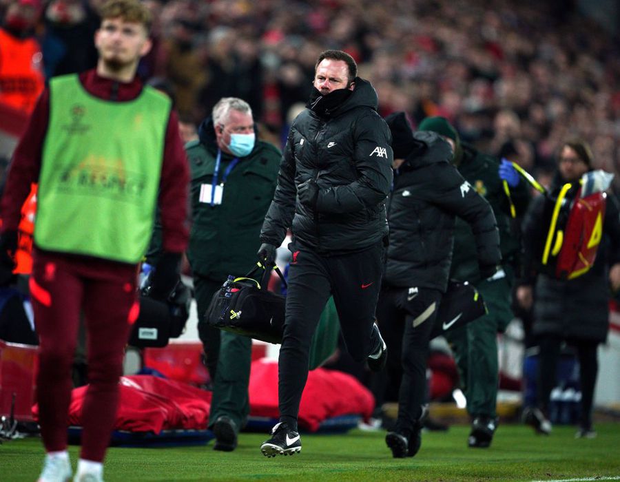 Stem încântat de cunoștință Războinic Liverpool - Inter, oprit din cauza unei urgențe medicale » Doctorii au alergat spre tribune Stem încântat de cunoștință Războinic Liverpool - Inter, oprit din cauza unei urgențe medicale » Doctorii au alergat spre tribune