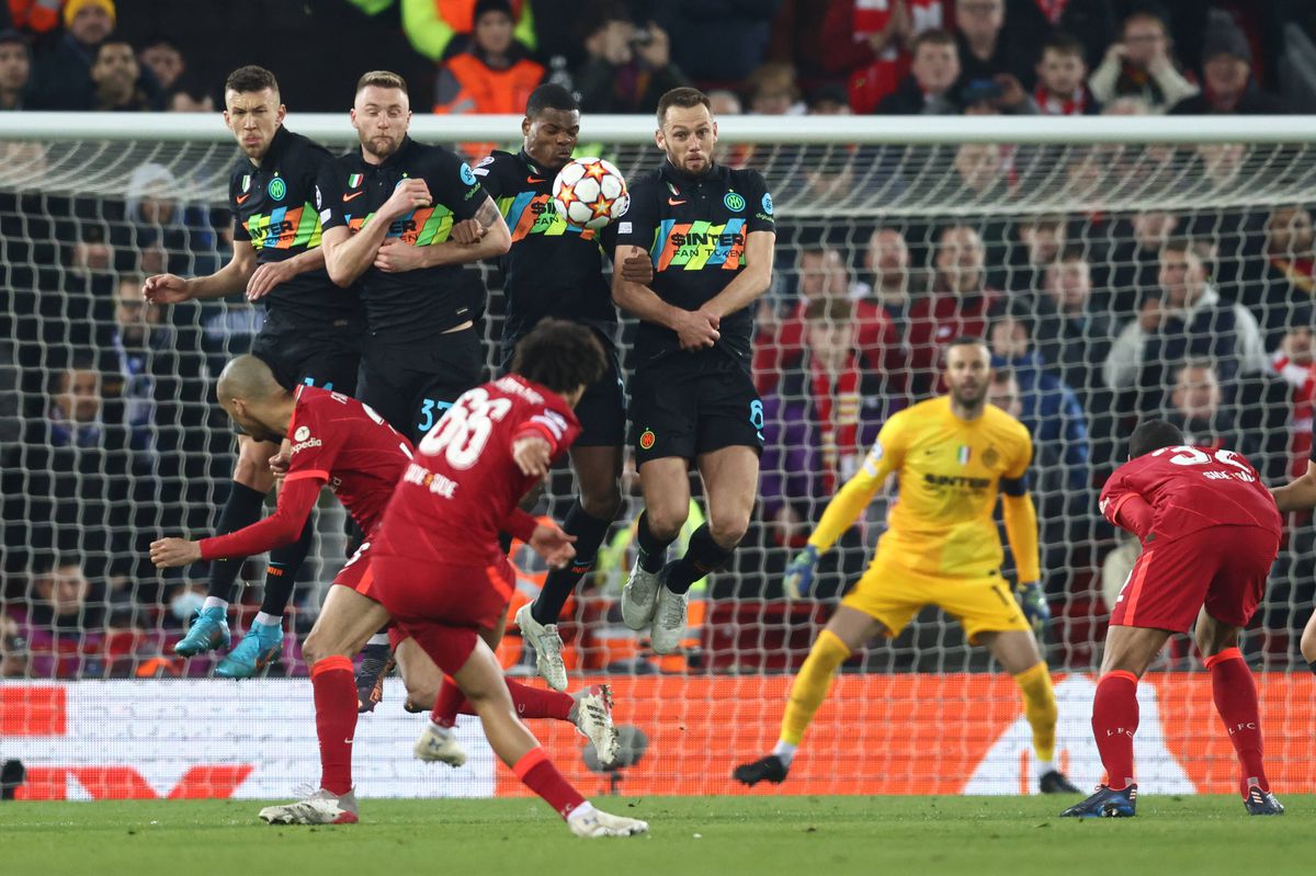 Învinsă pe Anfield, Liverpool merge în sferturile Ligii! Alexis Sanchez a îngropat-o pe Inter