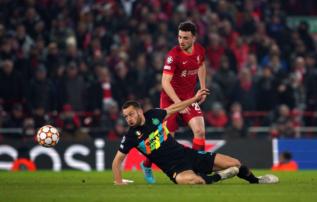 Învinsă pe Anfield, Liverpool merge în sferturile Ligii! Alexis Sanchez a îngropat-o pe Inter