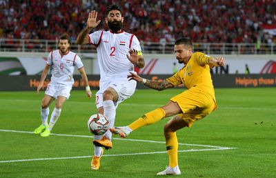 Căpitanul naționalei a fost suspendat pe viață » A bătut arbitrul pe teren, fiind oprit cu greu de colegi