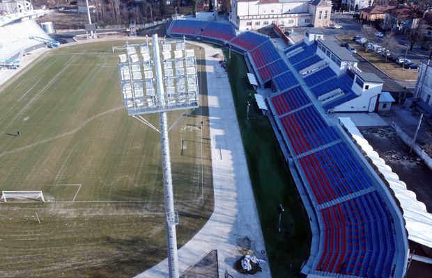 Chin nesfârșit! N-au „casă” nici în play-out, deși se lucrează de 4 ani la modernizarea stadionului! Singura arenă fără peluze din Superliga a ajuns să coste mai mult decât dublul sumei estimate inițial