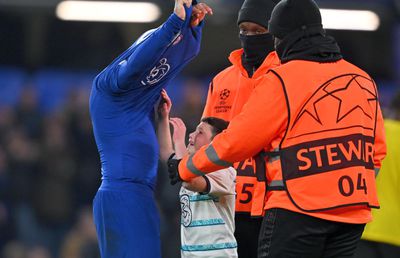 Nu s-a văzut la TV » Ce s-a întâmplat pe „Stamford Bridge”, imediat după Chelsea - Dortmund: a intrat pe teren și a început să plângă în brațele favoritului