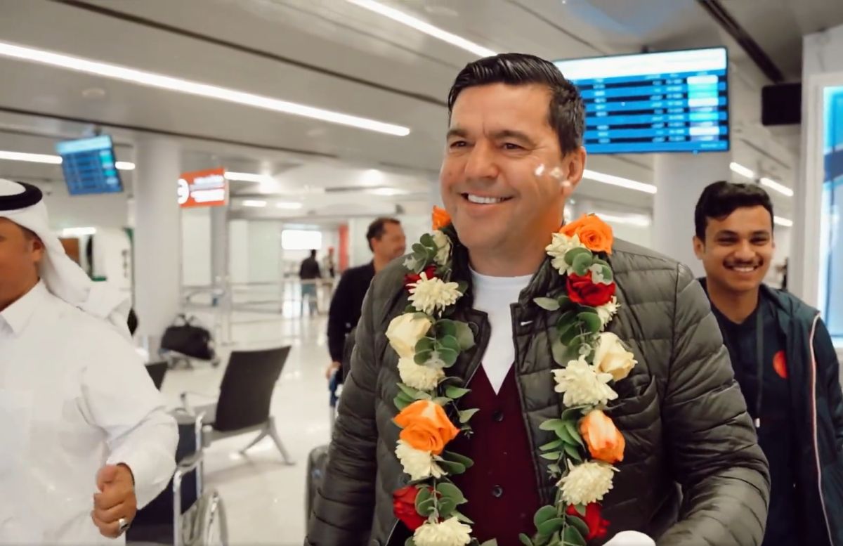 Cosmin Contra, primire triumfală la noua echipă » Cum l-au așteptat șeicii pe aeroport