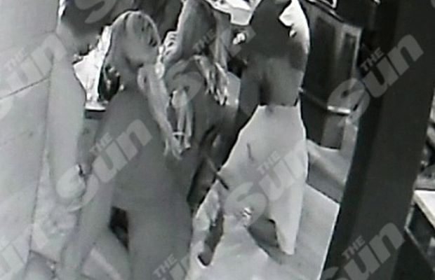 O vedetă a lui Manchester City riscă 2 ani de închisoare pentru că și-a dat jos chiloții în public și a pipăit o femeie!