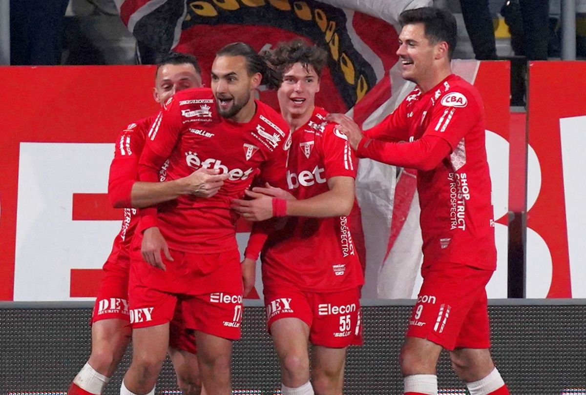 Cunoaște-l pe adolescentul care a bătut-o pe FCSB » Elev eminent la un liceu de top din oraș: „E mândria școlii” + Cum i-a lăsat mască pe cei de la FRF