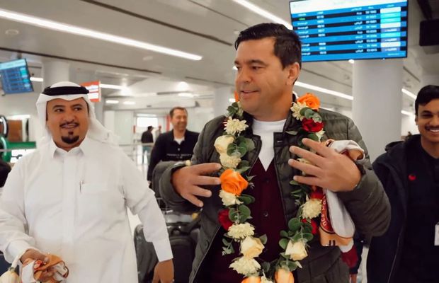 Cosmin Contra, primire triumfală la noua echipă » Cum l-au așteptat șeicii pe aeroport