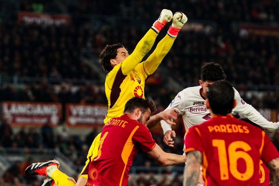 Belgienii ar vrea să îl aducă la națională pe Mile Svilar (24 de ani), portarul celor de la AS Roma. foto: Imago Images Caz unic pe masa FIFA » Cer derogare pentru titularul din Serie A, „blocat” de regulamente pentru doar patru zile!