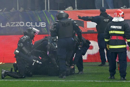 Scenele de război de la Dinamo - UTA