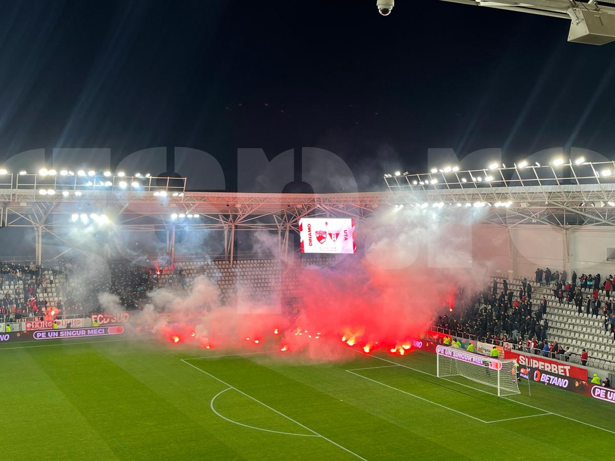 Imagini halucinante la Dinamo - UTA! Ultrașii s-au luat la bătaie pe gazon