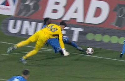 Hagi va lua foc! Golul Farului, anulat de VAR, deși reluările nu lămuresc nimic